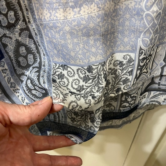 602- Beautiful sleeveless blouse - Picture 4 of 8